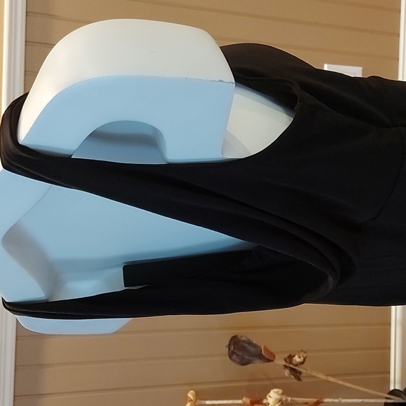 Little Black Dress 👗 🖤 - Picture 3 of 7